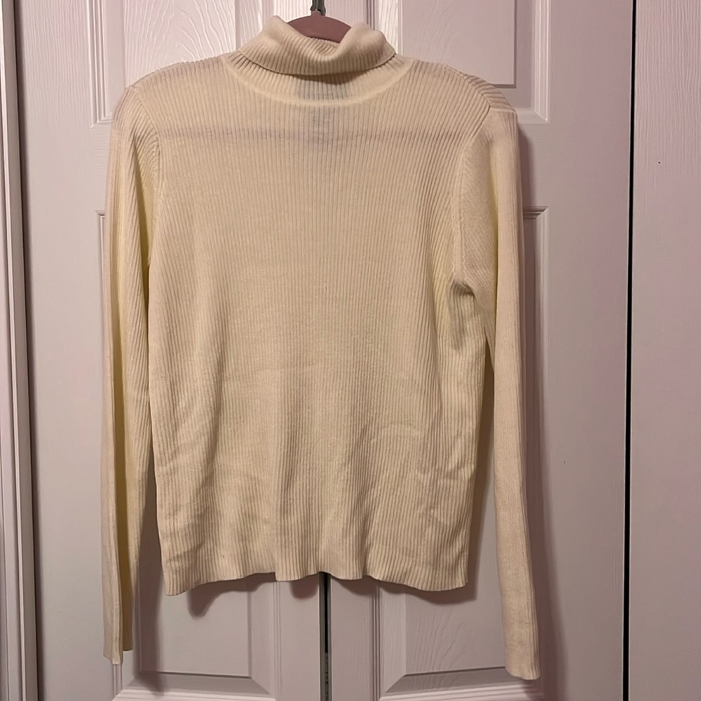 Crème long sleeve turtle neck